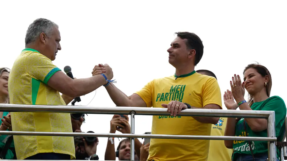 Lançamento da campanha do senador Flávio Bolsonaro na praia de Copacabana