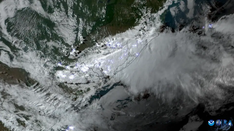 Imagem de satélite de tempestades sobre o sul do Brasil