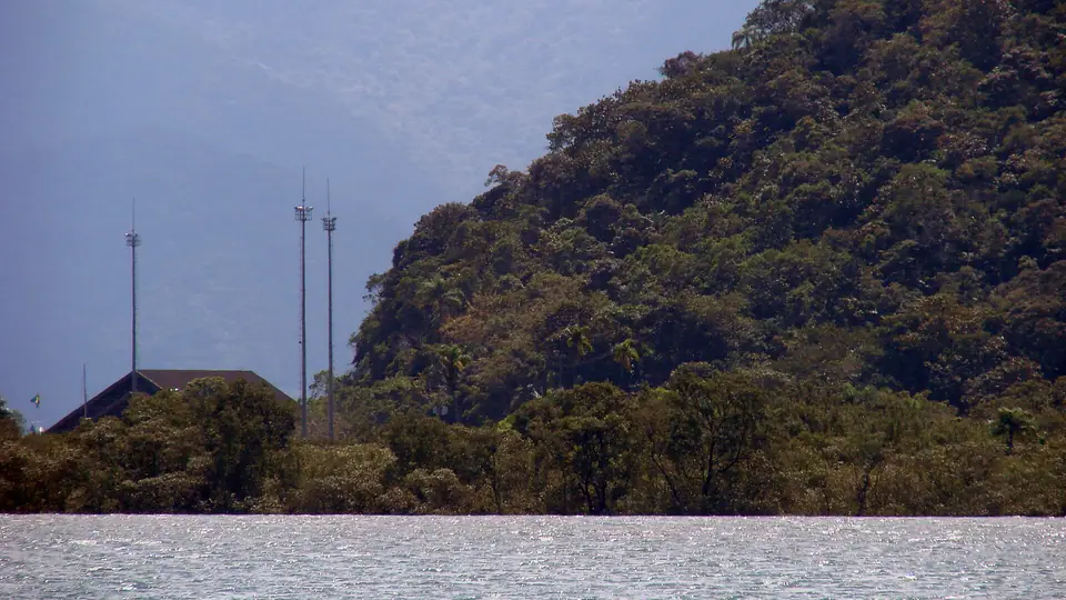 Vista aérea da Baía de Guaratuba, no litoral paranaense