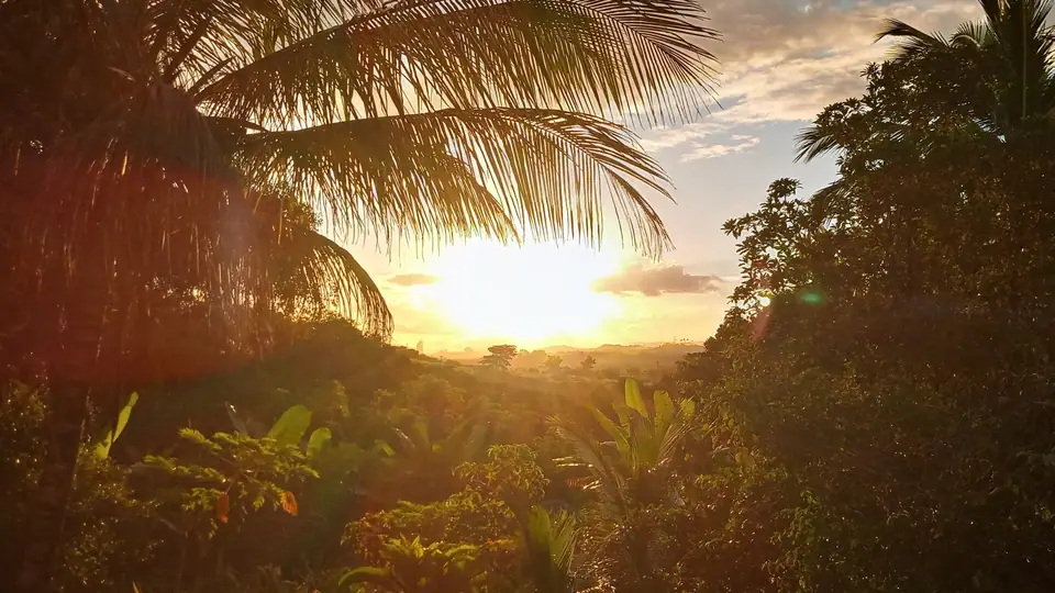 Paisagem da Serra de Itabaiana sob céu claro, em Sergipe