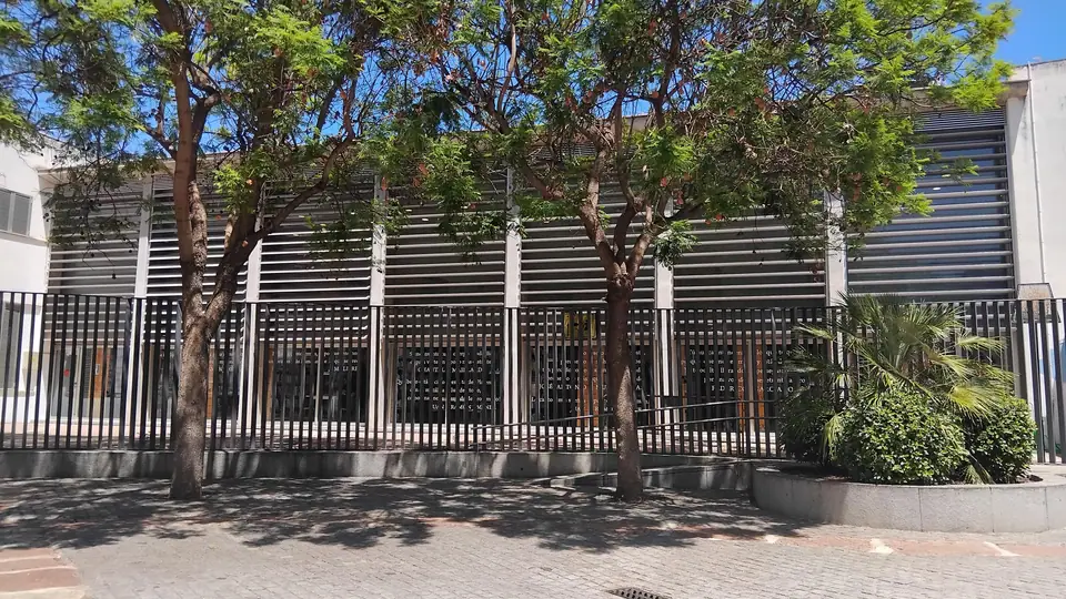 Fachada de biblioteca pública municipal