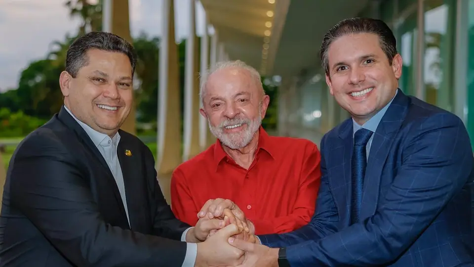Davi Alcolumbre e Hugo Motta visitam o presidente Lula no Palácio da Alvorada