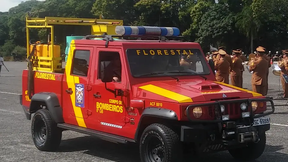 Viatura de combate a incêndios florestais do Corpo de Bombeiros