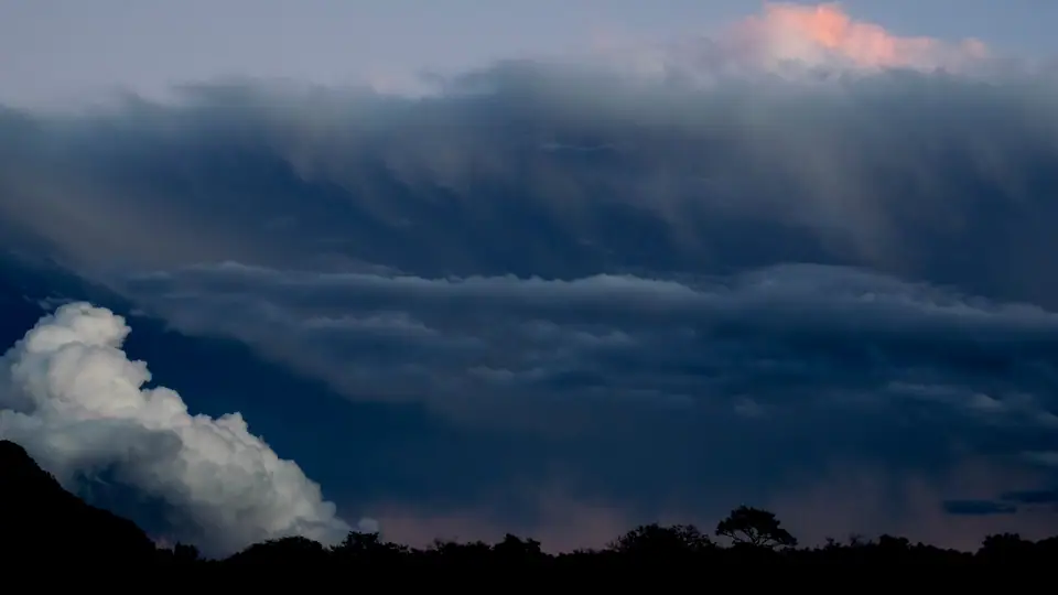 Nuvens de tempestade se aproximando no céu